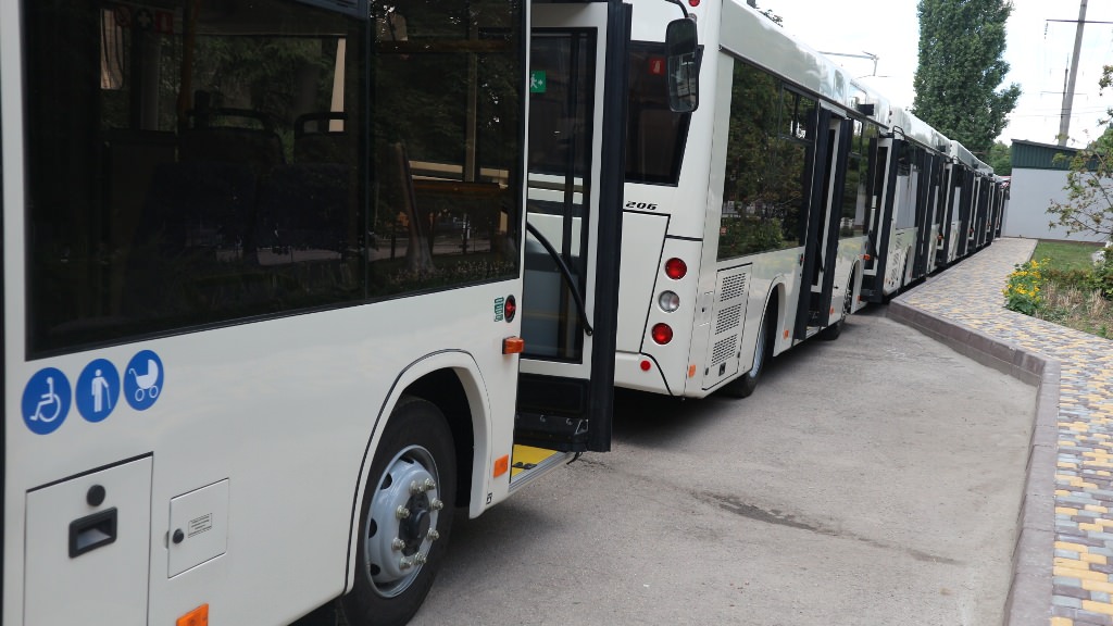 У Кропивницькому показали новенькі автобуси й анонсували маршрут до селища Гірничого. ФОТО