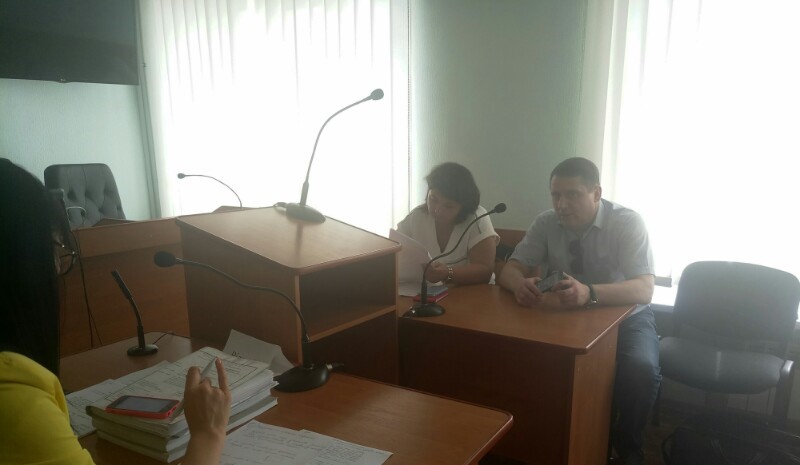 Сьогодні в Кіровоградському окружному адмінсуді триває розгляд справи нотаріуса Олега Задніпряного. ФОТО
