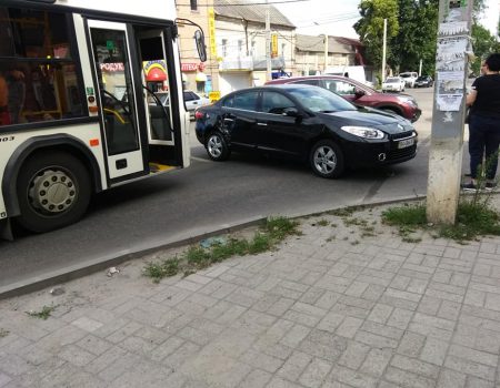 У Кропивницькому трапилася ДТП за участі автівки, автобусу й маршрутки. ФОТО