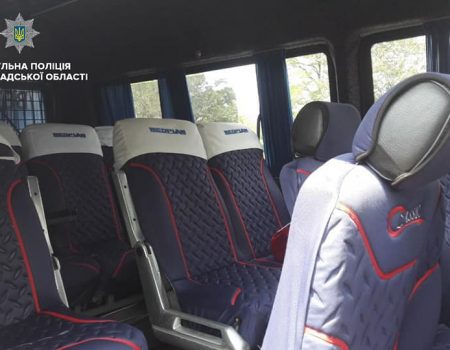 У Кропивницькому водій мікроавтобусу перевозив пасажирів без необхідної для цього категорії