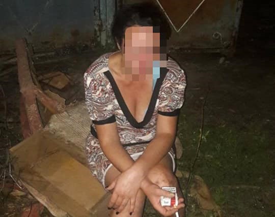 У Кропивницькому жінка вдарила ножем товариша по пляшці. ФОТО