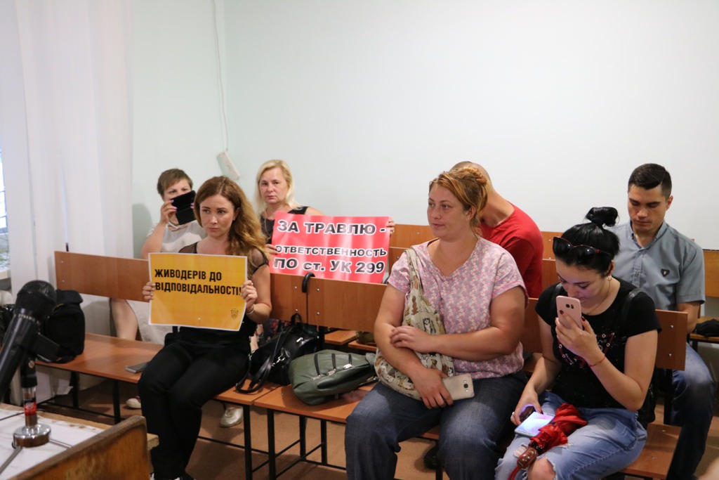 Журналістам заборонили зйомку на суді у справі про отруєння собак. ФОТО
