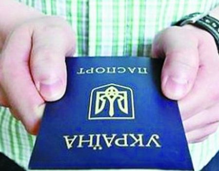 У Кропивницькому чоловік викрав у сусідів паспорт та індитифікаційний код 97-ої бабусі