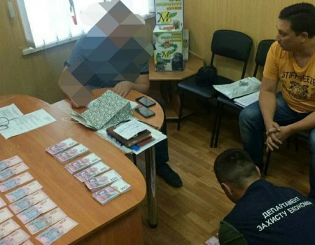 У Кропивницькому за підозрою в хабарництві затримали депутата райради. ФОТО
