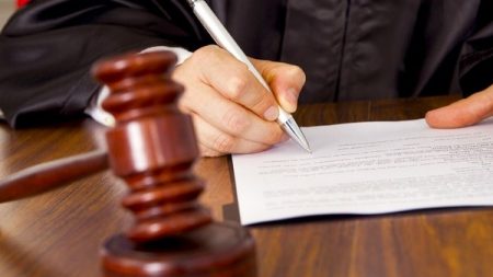 У Кропивницькому суд визнав недійсними 10 «дорожніх» договорів через уникнення відкритих торгів