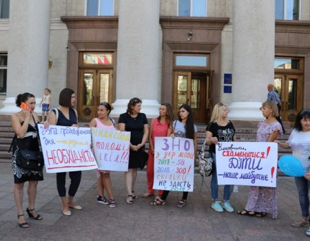 Міський голова Кропивницького про акцію батьків: «Не треба велику політику вершити»