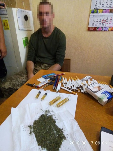 У Кропивницькому працівника СІЗО викрили на доставці наркотиків та цигарок до в&#8217;язниці