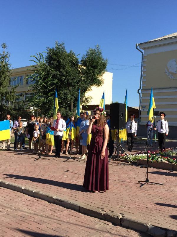 У Кропивницькому народний герой України та волонтерка підняли Державний прапор. ФОТО 5