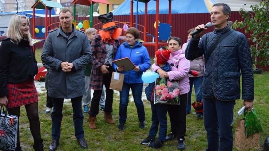 У Кропивницькому відкрили дитячий майданчик та перерізали червону стрічку