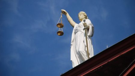 Справу екс-прокурорки Клюкіної намагаються передати на розгляд іншому суду й знову затягнути