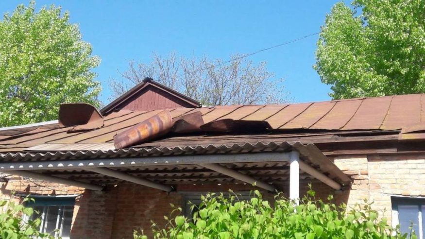 У волонтерському Центрі соцадаптації військових ремонтують покрівлю. ФОТО