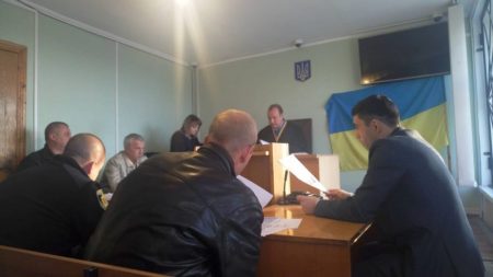 Суд відпустив з-під арешту двох підозрюваних у вимаганні “відкупних” з фермера. ФОТО