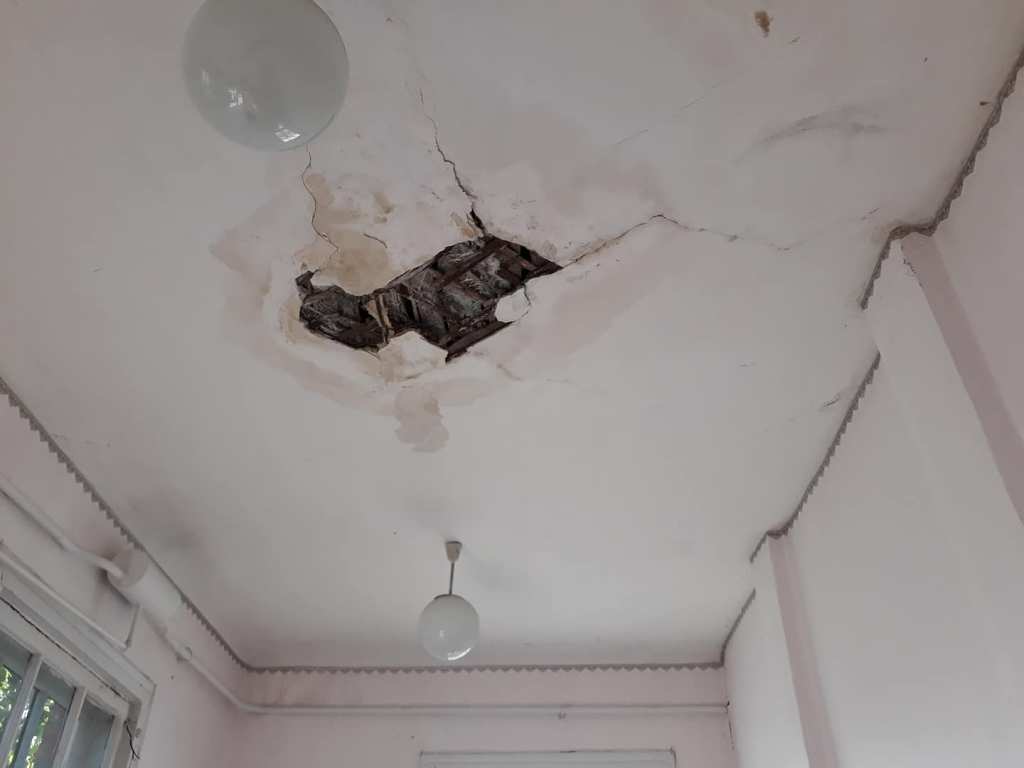 У волонтерському Центрі соцадаптації військових ремонтують покрівлю. ФОТО