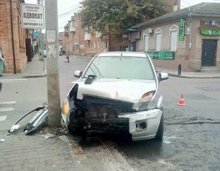 Доповнено: у центрі Кропивницького не розминулися Ford і Vauxhall. ФОТО