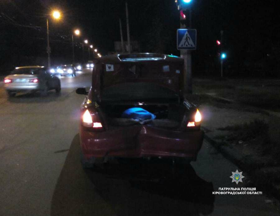 У Кропивницькому п&#8217;яний водій скоїв ДТП і заявив у поліцію про викрадення його авто. ФОТО