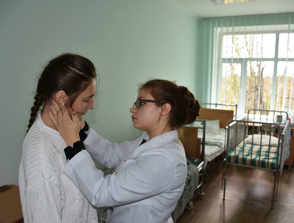 Студенти медичного університету Кропивницького здобувають практичні навички на базі дитячої обласної лікарні. ФОТО