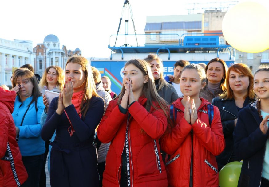 Як у Кропивницькому проходив фінал конкурсу &#8220;Караоке на районі&#8221;. ФОТО