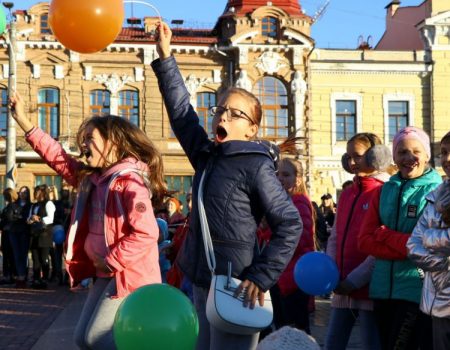 Як у Кропивницькому проходив фінал конкурсу “Караоке на районі”. ФОТО