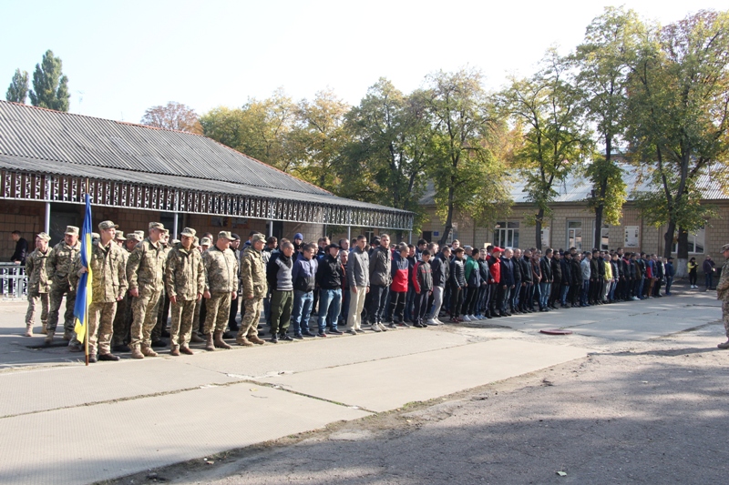 У Кропивницькому на строкову службу провели юнаків