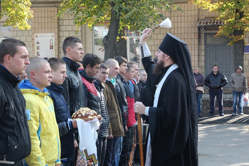 У Кропивницькому на строкову службу провели юнаків