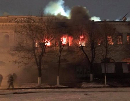 Пожежу на Дворцовій ліквідовували 65 пожежників та 13 одиниць техніки. ФОТО, ВІДЕО