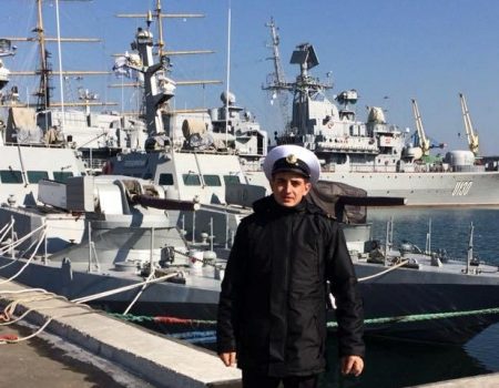 Цивільна дружина полоненого моряка Андрія Артеменка розповіла журналістам про його поранення