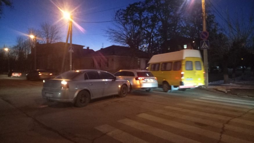 У Кропивницькому на розі вулиць зіткнулися Opel Vectra та  Opel Insignia. ФОТО, ВІДЕО