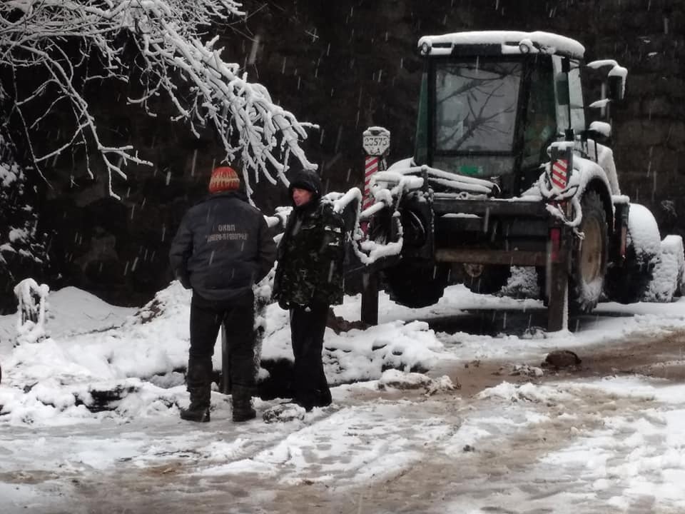 Проїзд під Аркою закрили через порив трубопроводу. Фото | FB Natali Andriyanova