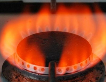 У “Нафтогазі” стверджують, що газ гріє гірше через брудні плити й низький тиск. ВІДЕО