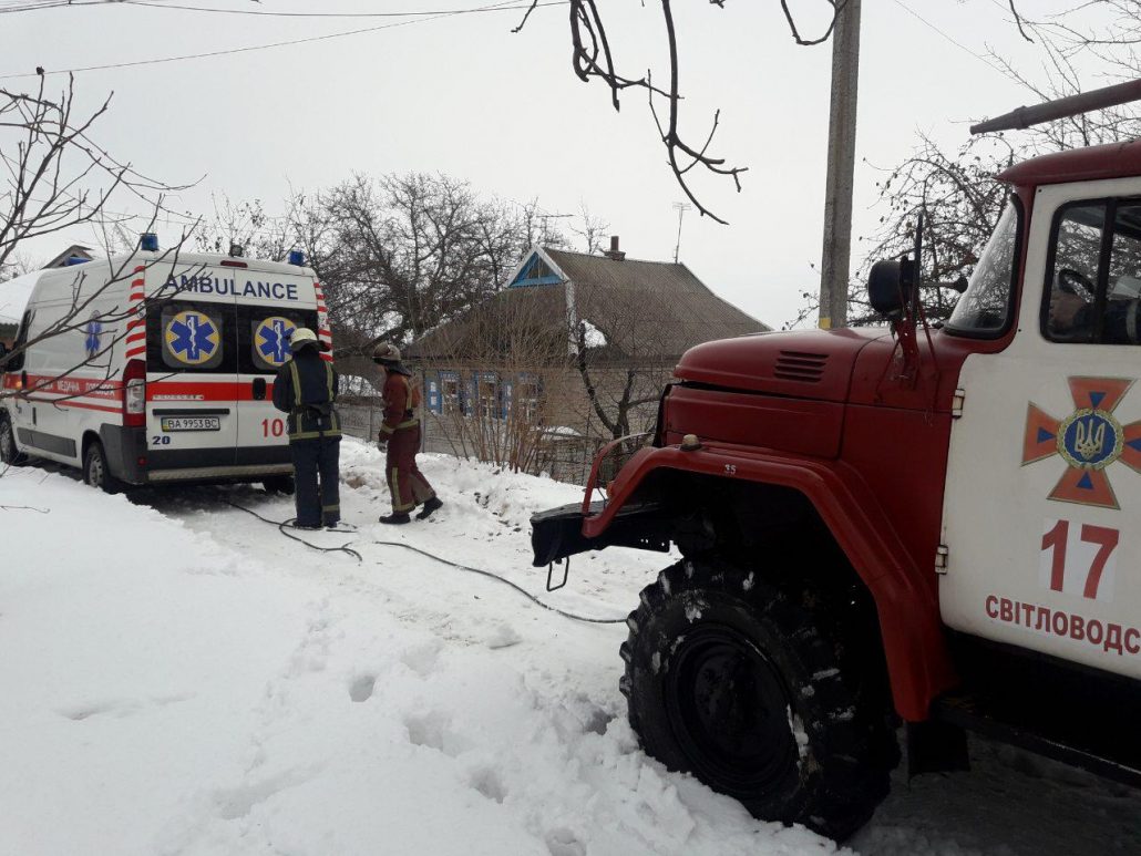 На Кіровоградщині рятувальники за добу вивільнили із заметів 12 машин