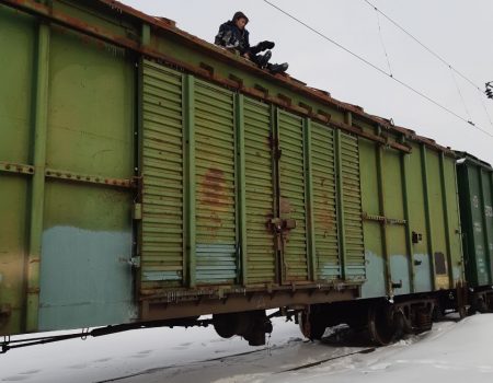 У Кропивницькому підлітка, який виліз на вагон потяга, вдарило струмом. ФОТО