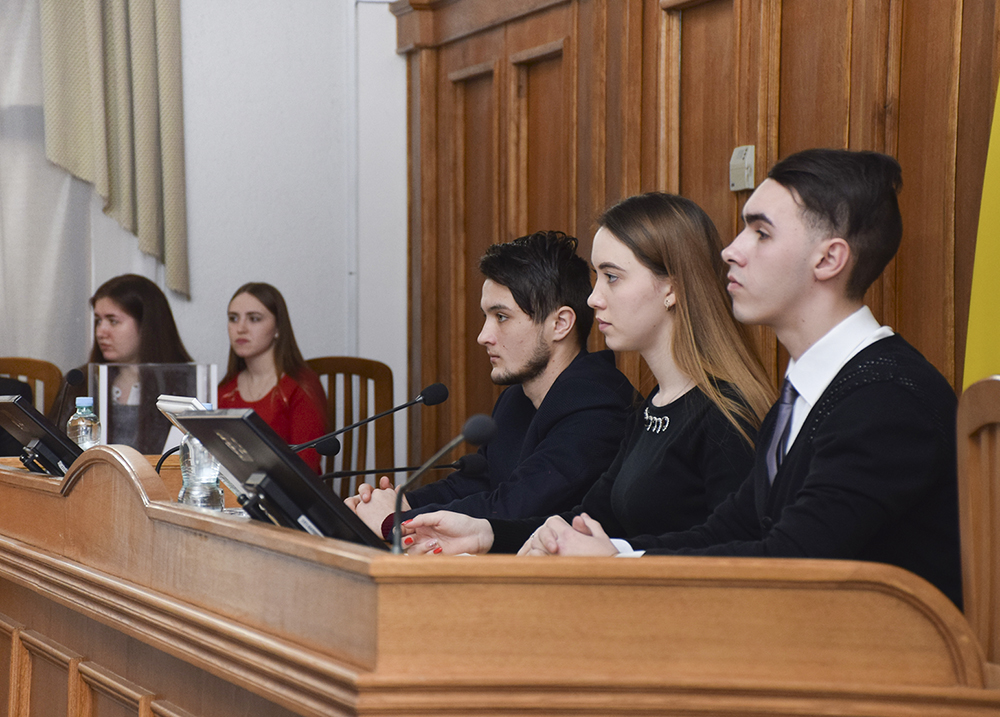У Кропивницькому розпочалась сесія  Молодіжного парламенту другого скликання.  ФОТО