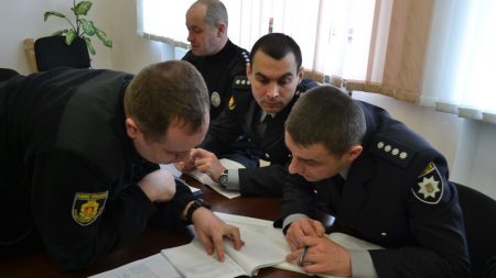 У Кропивницькому поліцейських вчили як реагувати на порушення виборчого законодавства