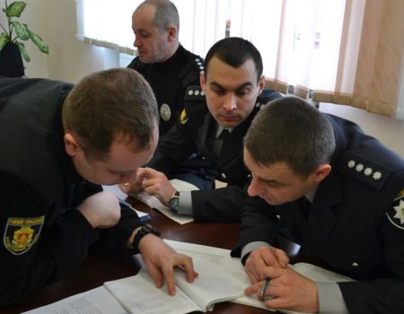 У Кропивницькому поліцейських вчили як реагувати на порушення виборчого законодавства