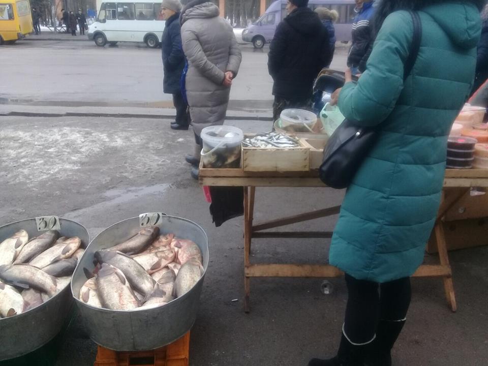 У Кропивницькому штрафують за торгівлю в недозволених місцях. ФОТО