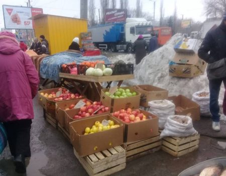 У Кропивницькому штрафують за торгівлю в недозволених місцях. ФОТО