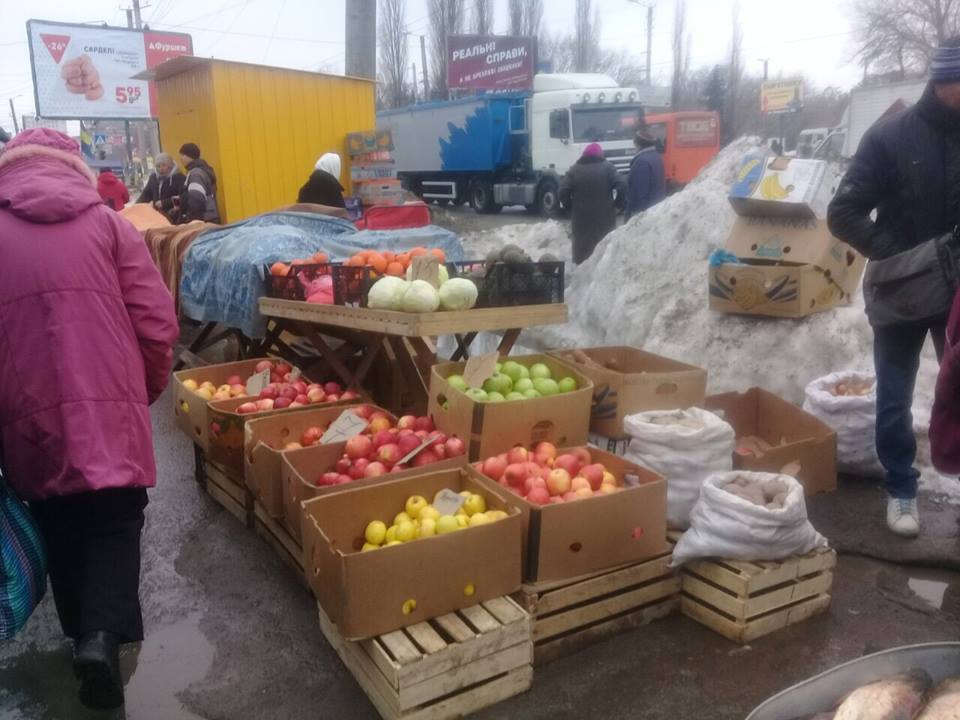 У Кропивницькому штрафують за торгівлю в недозволених місцях. ФОТО