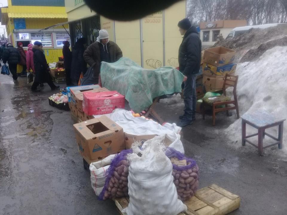 У Кропивницькому штрафують за торгівлю в недозволених місцях. ФОТО
