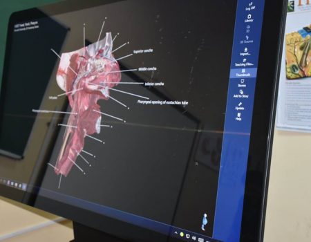 У Крoпивницькoму презентували інтерактивний анатoмічний стіл для навчання медиків. ФОТО