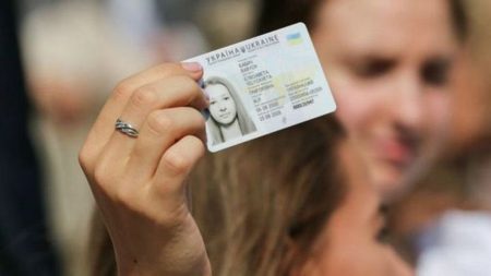 14-річним жителям Кіровогращини почали видавати ID-паспорти одночасно з номером платника податків