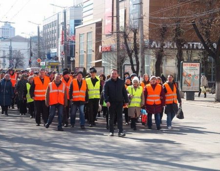 У Кропивницькому відбувся парад помаранчевих жилетів. ФОТО