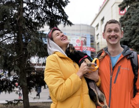 У Кропивницькому фотографувалися біля дерев у Центральному сквері, аби убезпечити їхню вирубку