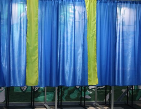 На Кіровоградщині в 102-му окрузі члени комісії звітують про вибори в РДА