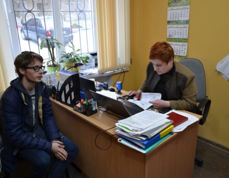 У Кропивницькому 18-річні містяни скаржаться, що їх не внесли в державний реєстр виборців. ФОТО