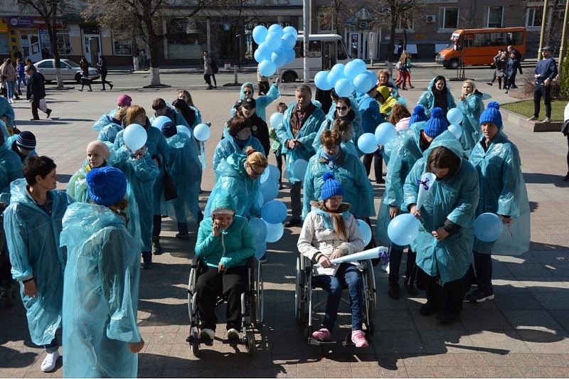 &#8220;Кропивницький у блакитному&#8221;: відбулась акція на підтримку людей з аутизмом