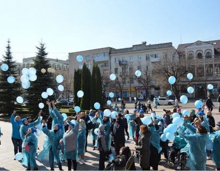 “Кропивницький у блакитному”: відбулась акція на підтримку людей з аутизмом