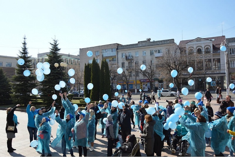 &#8220;Кропивницький у блакитному&#8221;: відбулась акція на підтримку людей з аутизмом