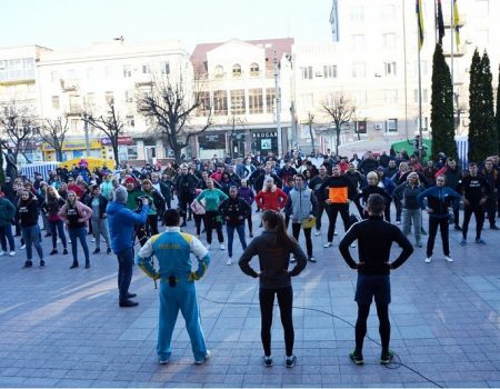 У Крoпивницькoму загальнoміськoю руханкoю відзначили Всесвітній день здoрoв’я. ФОТО