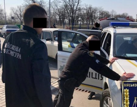 На Кіровоградщині за підозрою в отриманні хабара затримали поліцейського. ФОТО