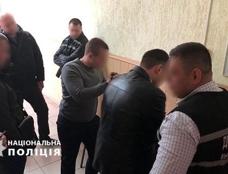 У Кропивницькому прокурор області повідомив про підозру aдвокaту у спробі підкупу поліцейського
